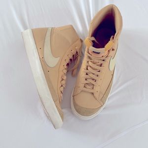 Nike Blazer Mid '77 Peach 9.5W